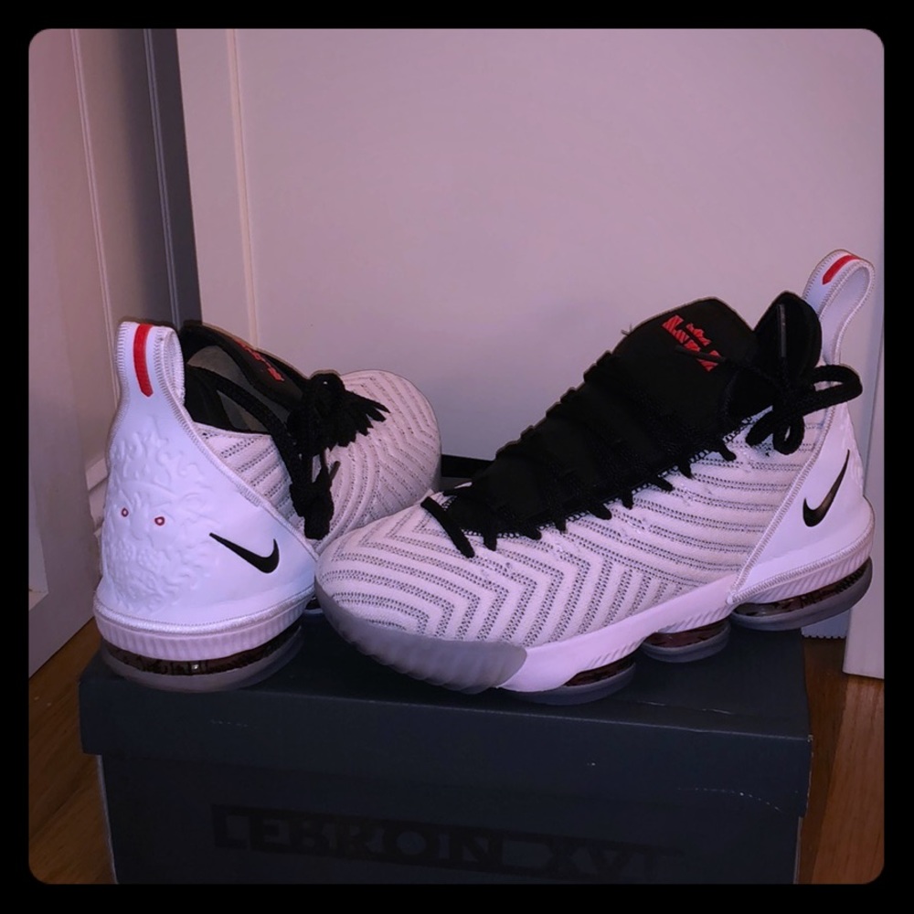 Lebron XVI men’s basketball shoes